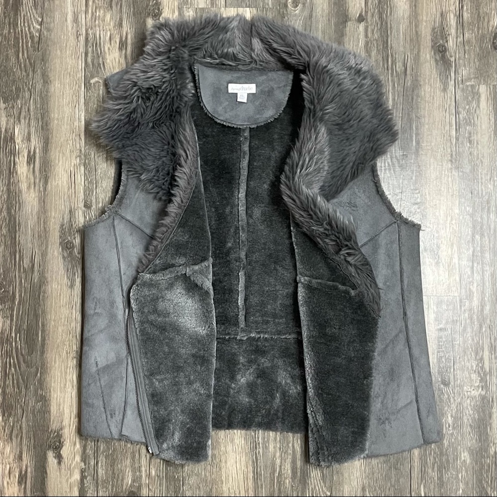 Charming Charlie Suede Fur Grey Asymmetrical Slope Style Zipper Vest